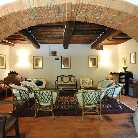 Jacopo' Mit Gemeinschaftspool By Interhome