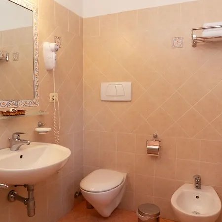 Jacopo' Mit Gemeinschaftspool By Interhome *